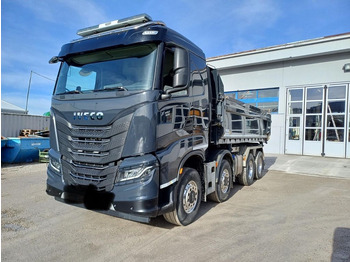 Самоскид вантажівка IVECO X-WAY