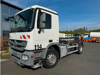 Вантажівка шасі MERCEDES-BENZ Actros 1832