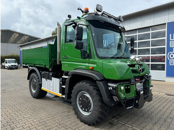 Самоскид вантажівка UNIMOG