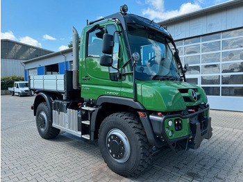 Самоскид вантажівка UNIMOG