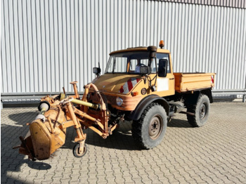 Самоскид вантажівка UNIMOG