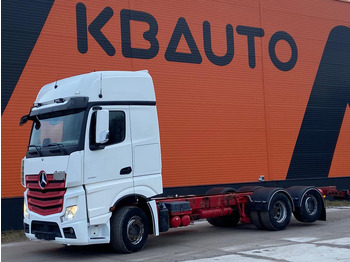 Вантажівка шасі MERCEDES-BENZ Actros 2551