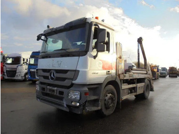 Скіповий навантажувач вантажівка MERCEDES-BENZ Actros 1832