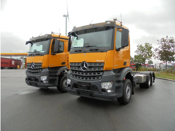 Вантажівка шасі MERCEDES-BENZ Arocs