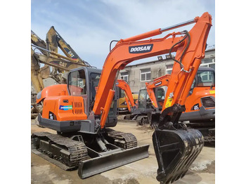 Гусеничний екскаватор DOOSAN DX60