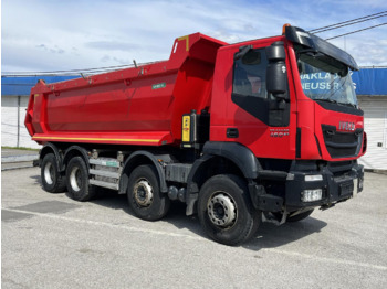 Самоскид вантажівка IVECO Trakker