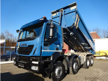 Самоскид вантажівка IVECO Trakker