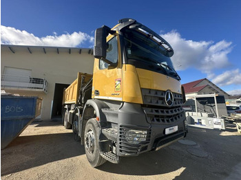 Самоскид вантажівка, Вантажівка з маніпулятором Mercedes Arocs 3243 KN: фото 2