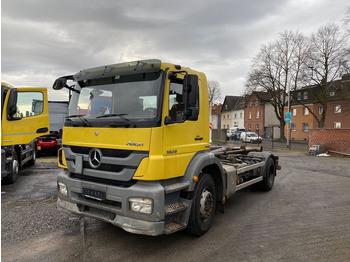 Гаковий мультиліфт вантажівка MERCEDES-BENZ Axor 1829