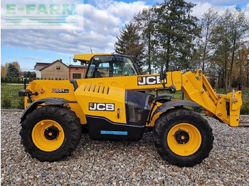 Колісний навантажувач JCB