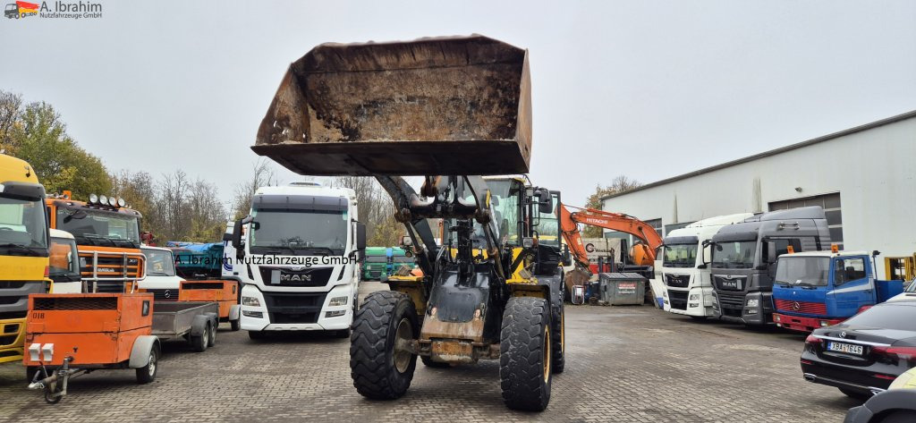 Колісний навантажувач Komatsu WA 250 Zustand technisch ok, optisch 3-4 Unterlagen vorhanden: фото 8