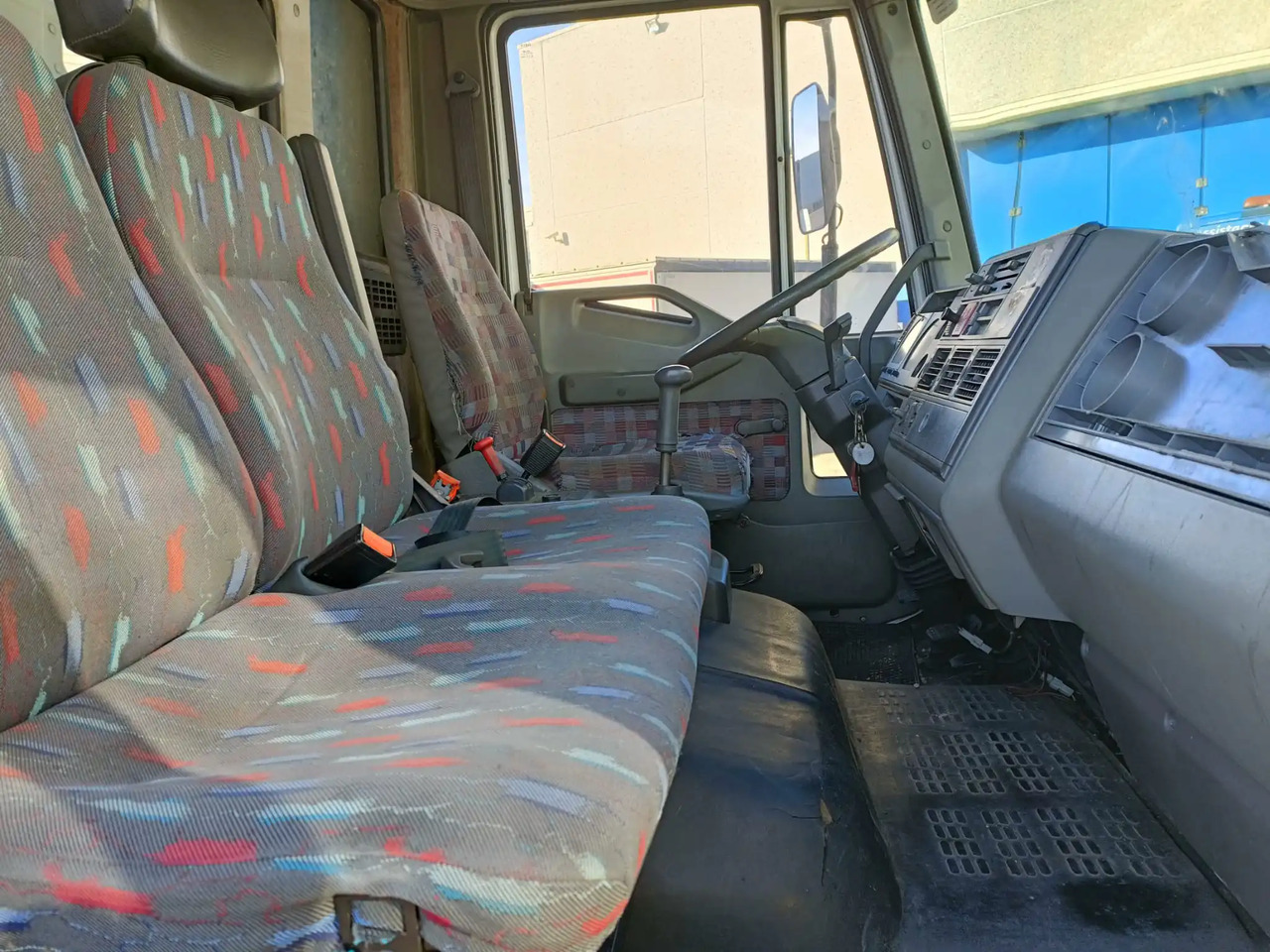 Вантажівка з закритим кузовом IVECO EUROCARGO 75 80E15: фото 9