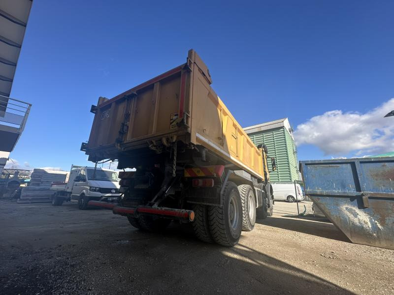 Самоскид вантажівка, Вантажівка з маніпулятором Mercedes Arocs 3243 KN: фото 7