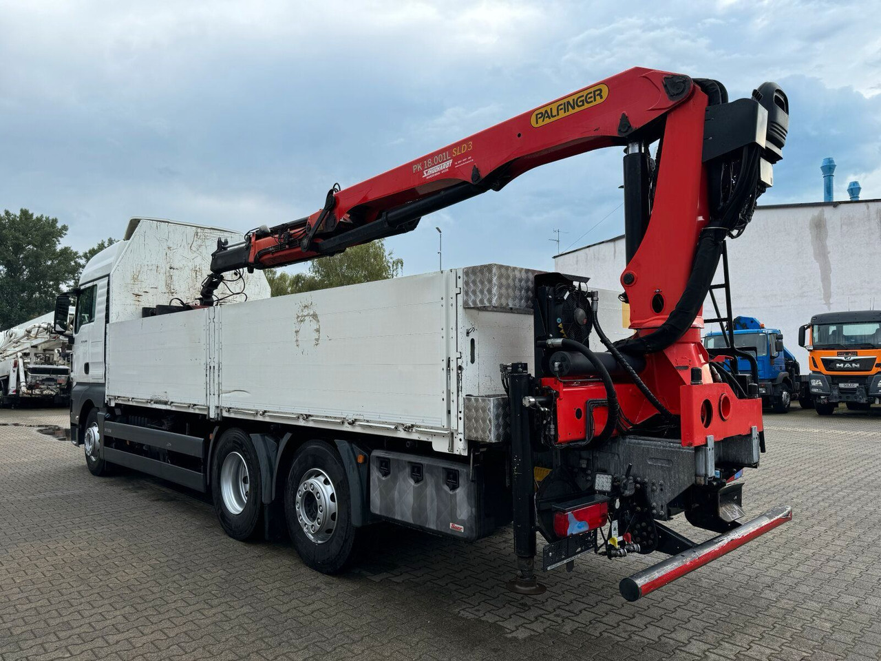 Бортова вантажівка/ Платформа, Вантажівка з маніпулятором MAN TGX 26.460 6×2, Palfinger Crane PK 18001L: фото 12