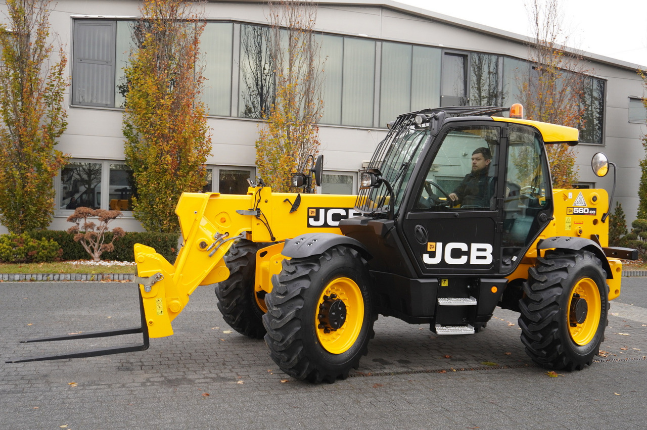 Телескопічний фронтальний навантажувач JCB 560-80 / 6 ton lifting capacity / power 146 HP: фото 6