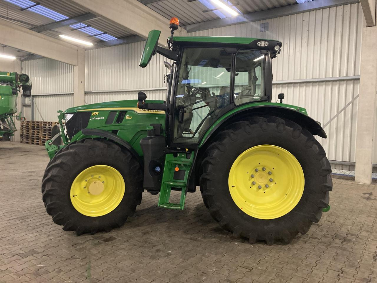 Трактор John Deere 6R 150: фото 7